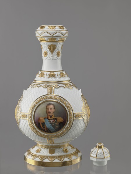 Bottle-shaped vase with a domed lid. Imperial Porcelain Factory in St. Petersburg 1744–1917;