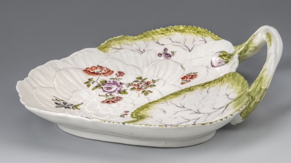 Leaf plate, Kaiserliche Porzellanmanufaktur in Wien 1744–1864. Leaf-shaped dessert plate with