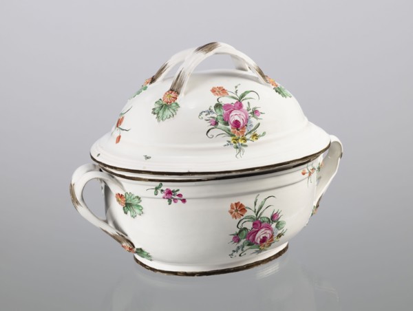 Vase with lid, Prószków Slaski faience factory 1763–1853; egg-shaped soup tureen with lid in the