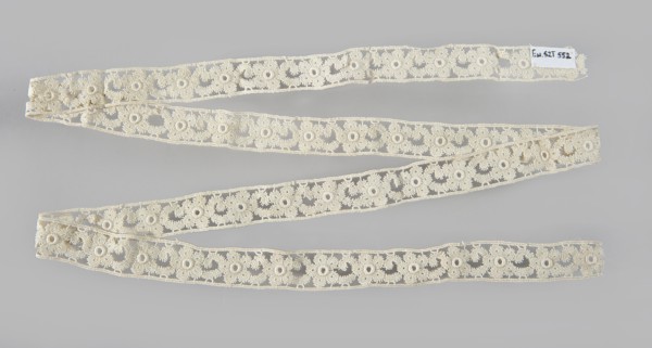Lace insert, lace, ca. 1920, Poland; clothing; length 133 cm, width 2 cm, A long decorative strip