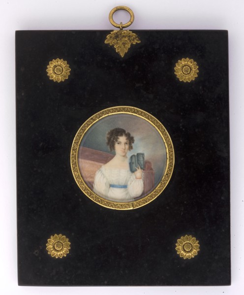 Portrait of a woman reading a book, unknown author amateur; books; woman; full-face portrait;