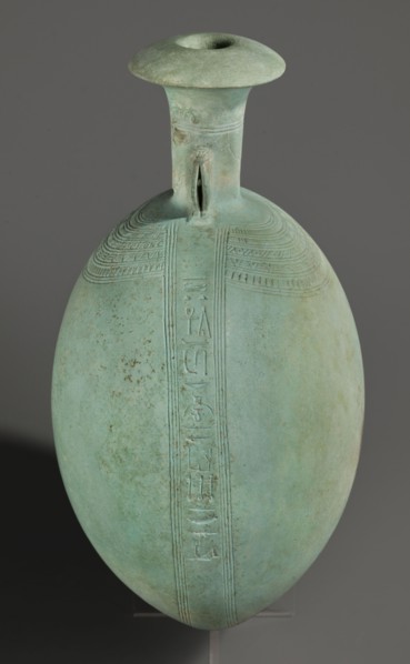 New Year's canteen, Goluchów Greater Poland Voivodeship. Flat round faience canteen with a narrow