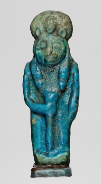 Amulet — figurine of a lion-headed goddess Sekhmet?, Sekhmet with a solar disk with a uraeus on her