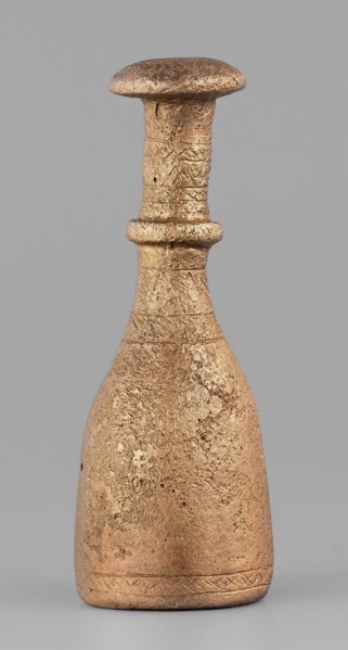 Bottle-type idol base, unknown Luristan workshop. Bottle-shaped base with a long, narrow neck