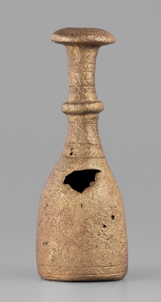 Bottle-type idol base, unknown Luristan workshop. A bottle-shaped base with a long, narrow neck