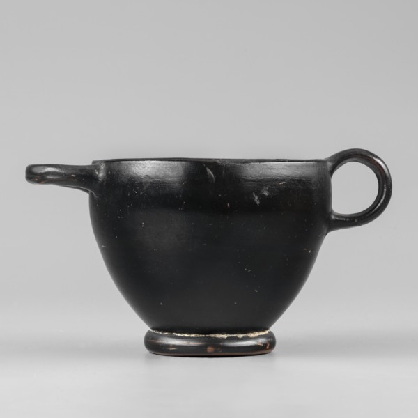 Black-finished skyphos, Greek ceramics, Type B. Thin-walled skyphos with a deep bowl and annular