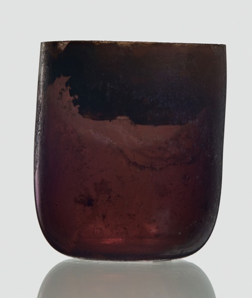 Bottle, unknown eastern workshop, 3rd century, vessel, height 4 cm, width 3.4 cm, A close-up of a