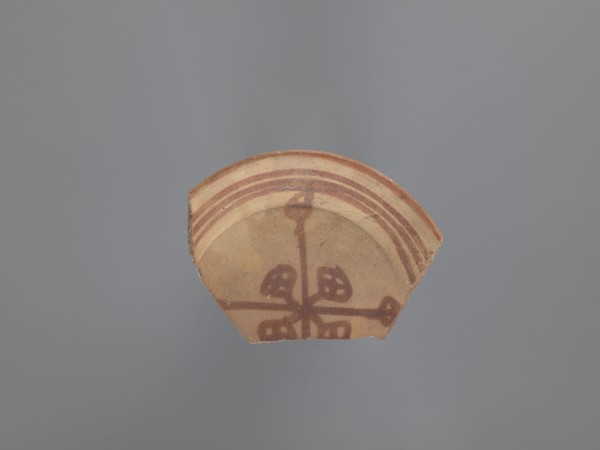 Shallow bowl with a rounded rim, inversely trapezoidal, parted walls, and a flat bottom. Pink
