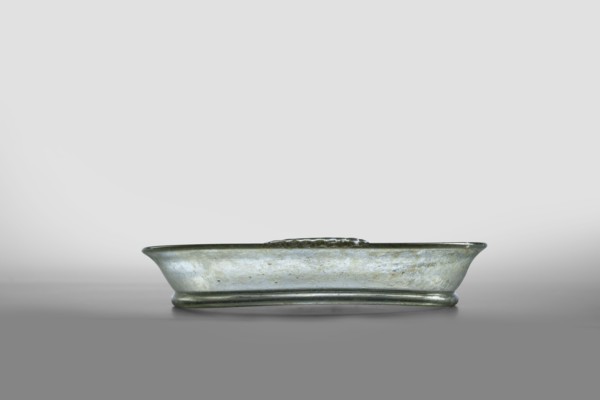 Plate, unknown eastern workshop; horizontal handles with ribs added to the rim edge; eastern