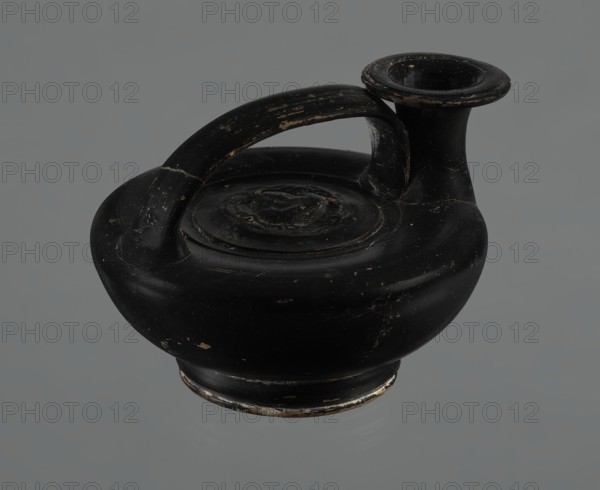 Black-finished askos, unknown Campanian workshop, black-finished pottery, askos, Campania Italy,