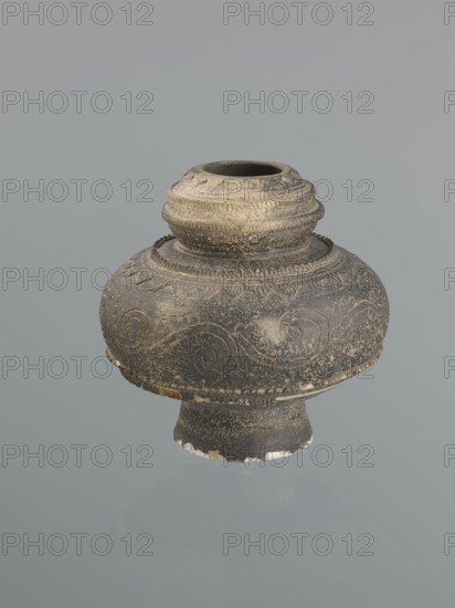 Jug, Persian, Islamic art; 16th–18th century, Central Asia ; ceramic vessel with bulging belly on a
