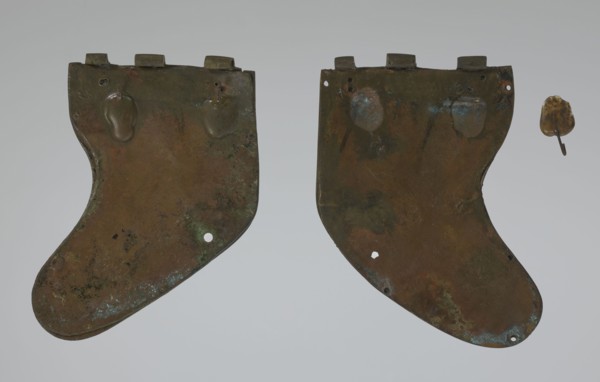 Bronze helmet, 4th–3rd century BC, Italy, armament; height 27 cm without cheek guards, width 19.8