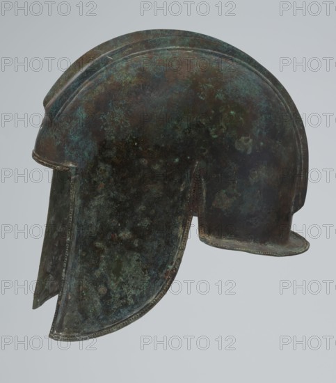 Bronze helmet, 550–500 BC, Italy, armament; height 24 cm, width 18.5 cm, depth 23.2 cm, weight 1