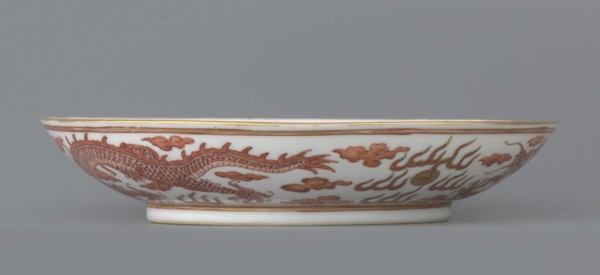 Plate, Porcelain dish, decorated in the mirror and on the outer wall with a pair of dragons with a