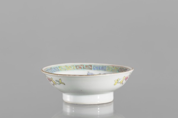 Bowl;, Colored porcelain saucer with floral decorations and meander ornament; vessel from China,