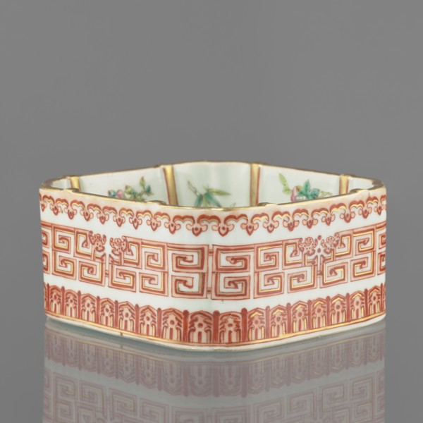 Vessel, Chinese, Qing dynasty, Daoguang period 1821–1850; ceramics, colored porcelain; decorated on
