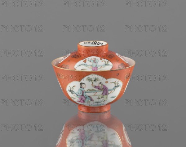 Bowl with a lid, ceramics, colored porcelain, Qing dynasty Tongzhi, 1862–1874, China; subject: bats
