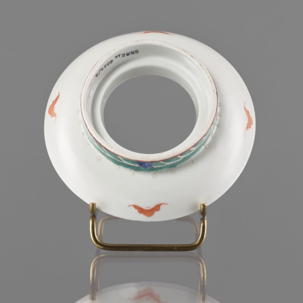 Bowl stand. In the form of a ring. Porcelain body; white glaze. Decoration painted with overglaze