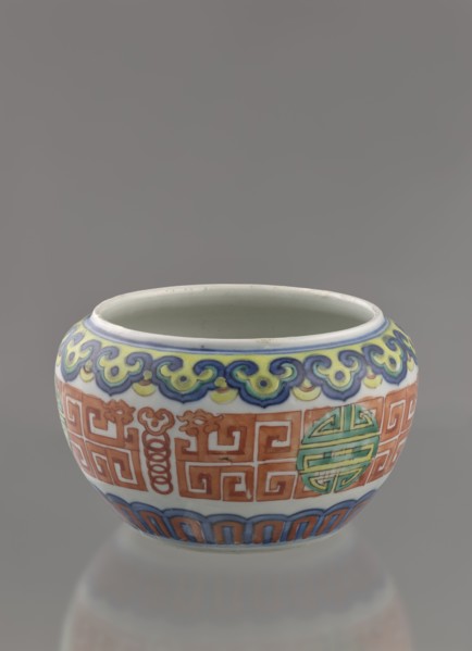 Globular vessel, porcelain body with white glaze. Decoration painted underglaze with cobalt,