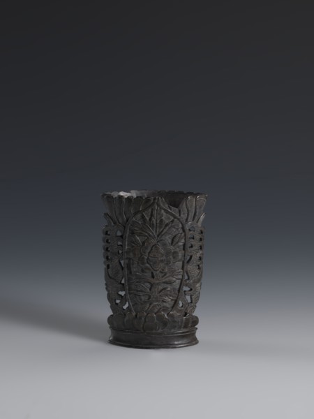 Vase, flattened vase made of dark soapstone with bas-relief and openwork in places, engraved. One