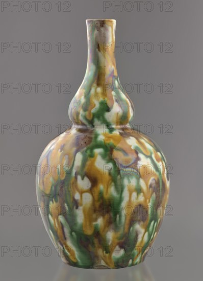 Gourd-shaped vase, Paderewski, Ignacy Jan 1860-1941, Chinese art, Chinese culture, Qing 1644–1911,