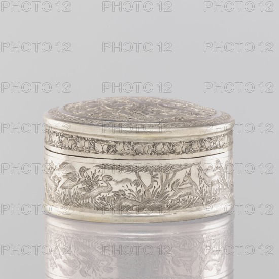Box with a lid, 19th century, India. Painted metal vessel height 3.5 cm, diameter 6.5 cm, weight