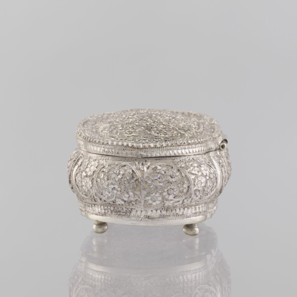 Box with lid; maker, purchase provenance; Indian art; Indian; plant ornament; 19th–20th century;