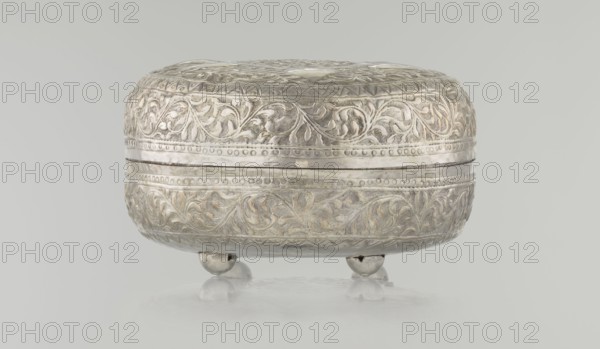 Box with lid, Islamic art, Turkish, Ottoman dynasty 1299–1922, plant motifs, geometric motifs, 19th