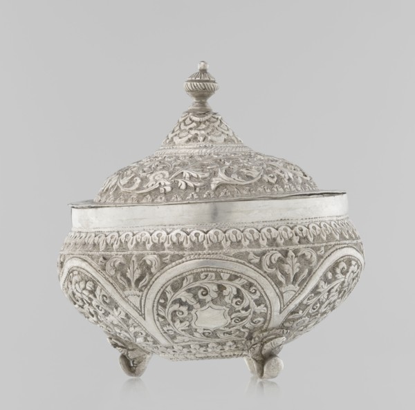 Vessel with a lid, Islamic art, Turkish, Ottoman dynasty 1299–1922, plant ornament with flowers and
