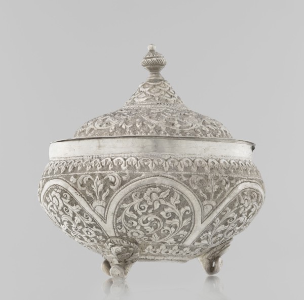Vessel with a lid, Islamic art, Turkish culture, Ottoman dynasty 1299–1922, plant ornament with