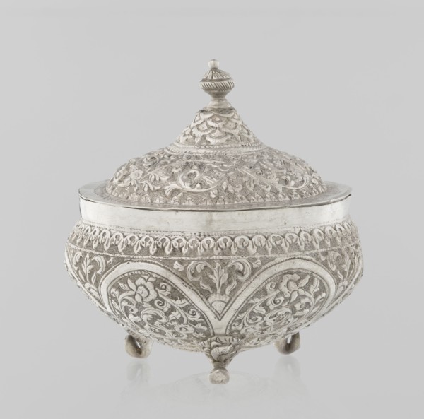 Vessel with a lid, Islamic art, Turkish, Ottoman dynasty 1299–1922, plant ornament, flowers, plant