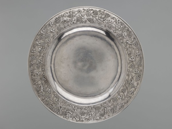 Platter, attributed to an, Qing dynasty 1644–1911, 19th–20th century, China. Ceramic decorative