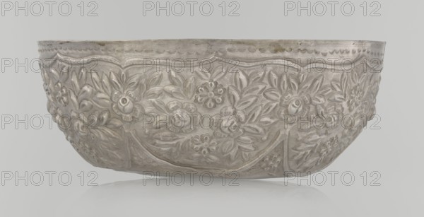 Bowl, late 19th century, Turkey; Turkish, Ottoman dynasty 1299–1922; ceramic vessel decorated with