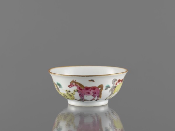Bowl, colored porcelain, Qing style, decorated with landscape motifs and horses on the outer wall;