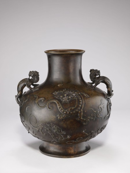 Vase with two dragon-shaped handles qiulong, maker, gift; Chinese art, Chinese culture; Qing