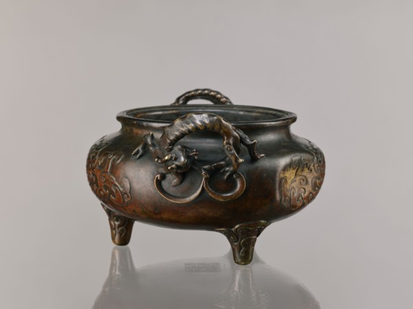Ding incense burner, Chinese, Qing 1644–1911, backdated signatures, dragon-shaped handles. Based on