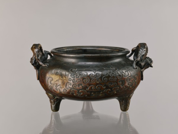 Ding incense burner, Chinese, Qing 1644–1911, 19th century. Based on Xuan De era 1426–1435 Ming