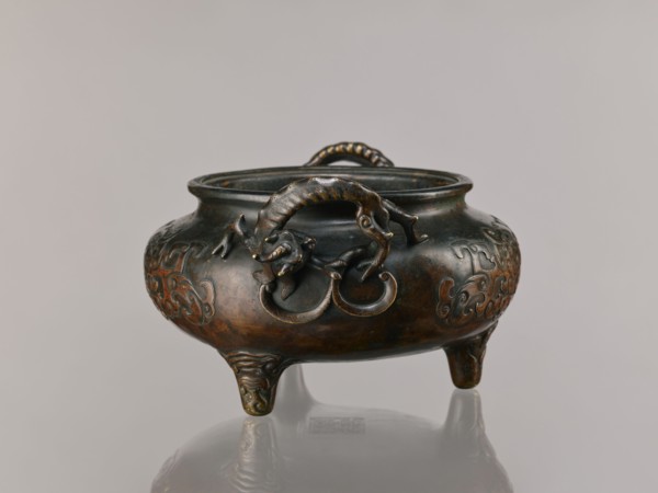 Ding incense burner, Chinese; Qing 1644–1911, 19th century, based on ceramics from the Xuande era