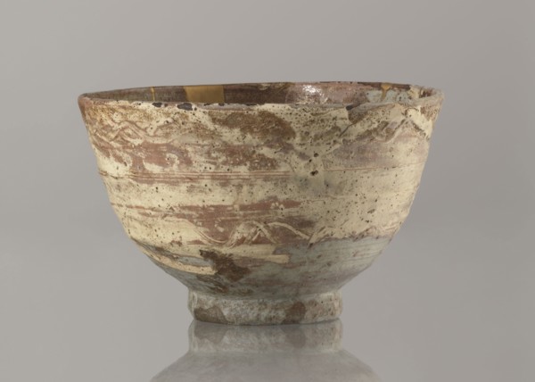 Wan-nari type tea bowl wan-nari chawan, Stoneware bowl on a low, round foot; rough surface; partly