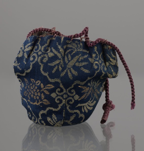 Tea canister chaire of the mimitsuki type. Brown container with two handles and a lid in a navy