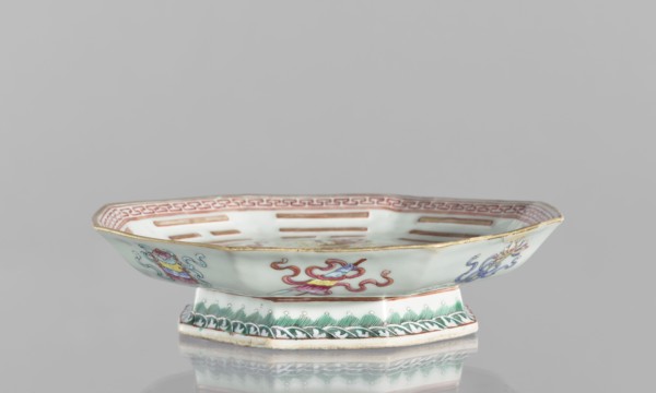 Platter, ceramics, colored porcelain, Qing dynasty, Tongzhi period 1862–1874, Chinese, In the