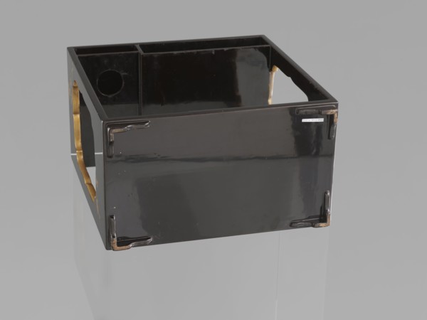 Portable picnic set sagejûbako, Rectangular cabinet without side walls on a stand; two food