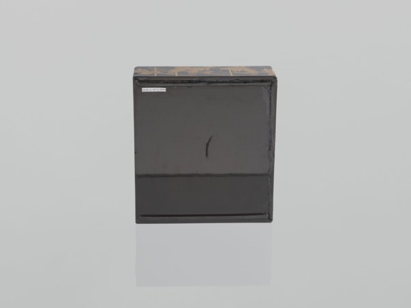 Portable picnic set sagejûbako, Rectangular cabinet without side walls. On a stand are two food