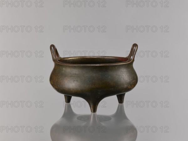 Li-type incense burner, bronze, Chinese, Qing dynasty 1644–1911, 18th–19th century,