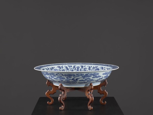 Platter on stand, Blue-and-white porcelain platter on a low foot with a wide rim, sitting on a