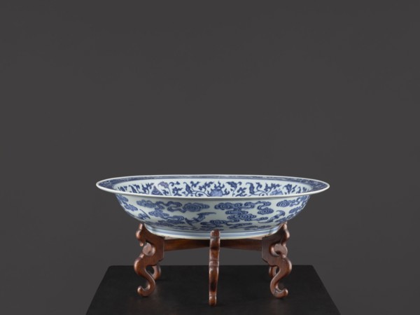 Platter on stand, Blue-and-white porcelain platter on a low foot with a wide rim, seated on a