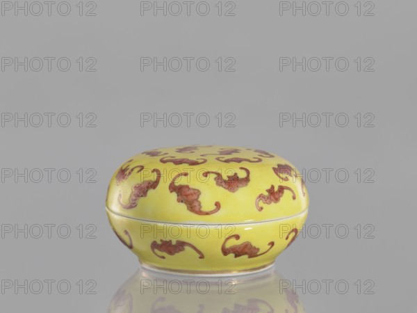 Round box with a convex lid a cinnabar vessel for seals, bats iconography, ceramics, colored