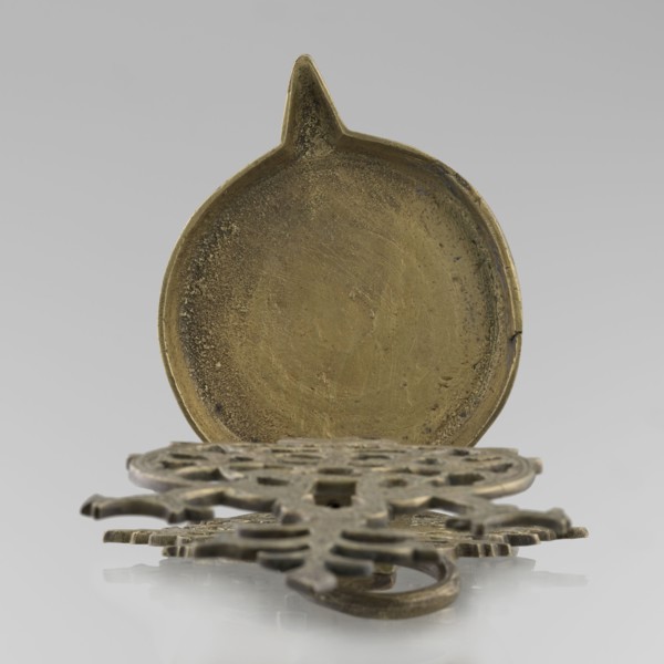 Oil lamp, Persian/Islamic art, oil lamp for lighting with birds, geometric motifs, palmettes; lamp