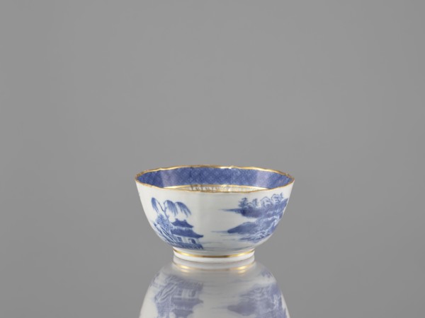 Teapot, ceramics, blue-and-white porcelain, Chinese, Qing dynasty, 19th century Qing, 1644–1912.