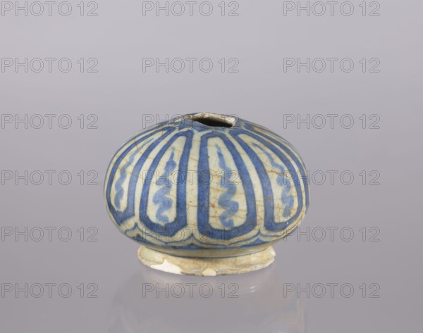 Bottle belly bottle, Abdullazad Mirza Baba fl. ante 1939, Islamic art, Persian culture; glazed